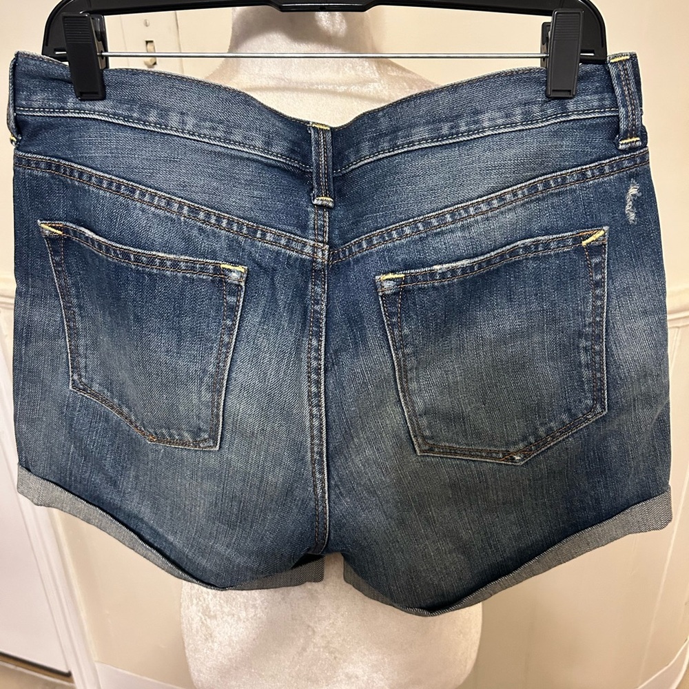 Gap 1969 Sexy Boyfriend Medium Wash Denim Shorts/Rolled Hem/ Size 28r - Picture 2 of 2